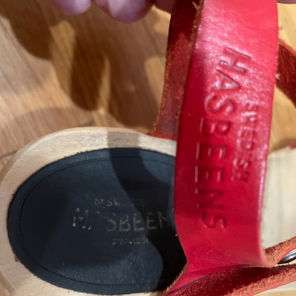 SWEDISH HASBEENS Red leather clogs wmns size 7-7.5 - Picture 3 of 4